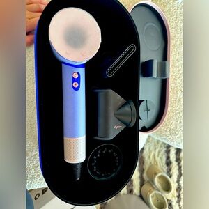 Brand New Never Used- Dyson Supersonic